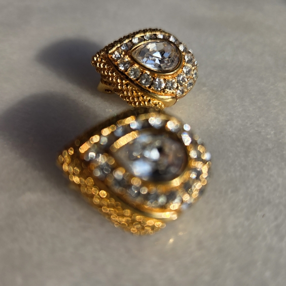 Vintage Carolina Herrera Clip-On Earrings - Picture 3 of 7